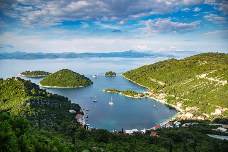 Verbazingwekkend panorama van Prozuska luka op het eiland Mljet.Kroatië