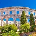 Arena di Pola storico anfiteatro romano panoramc paesaggio verde vista