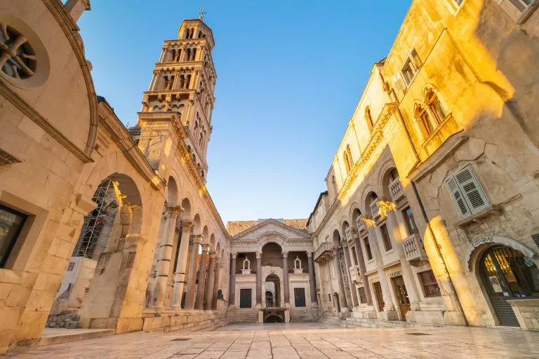 Croatian Split en saison touristique.