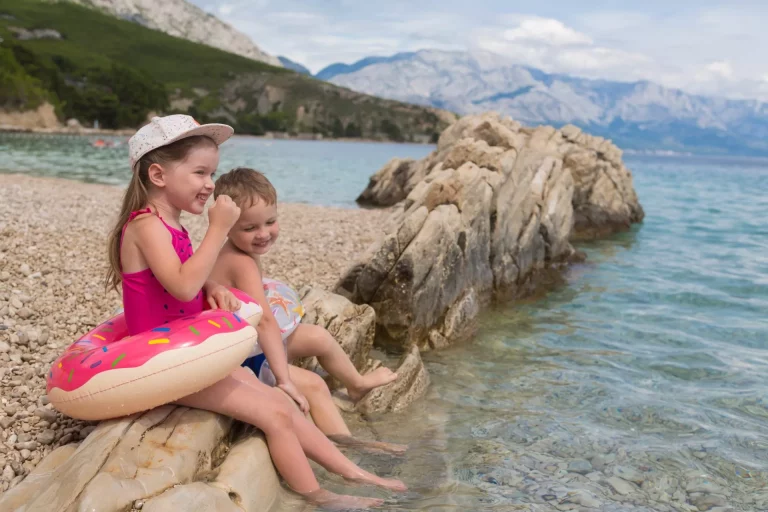 Genießen Sie den Strand erklommen