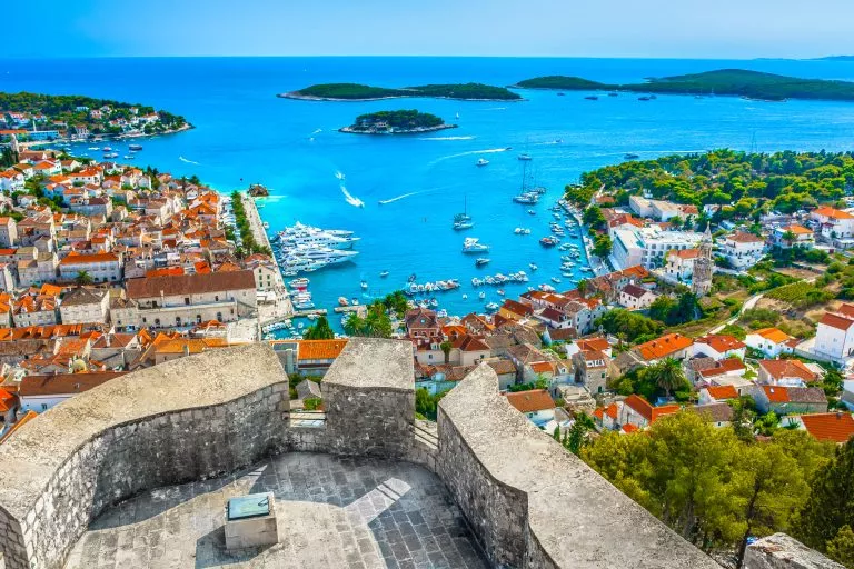 Arcipelago di Hvar estate aerea. / Aerial view at amazing archipelago in front of town Hvar, Croatia Mediterranean.
