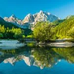 Il lago Jasna vicino alla città di Kranjska Gora, Slovenia