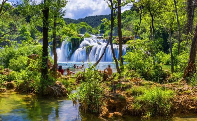 Krka nationaal park zwemmers geschaald