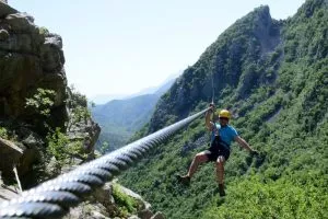Sentire il picco di adrenalina facendo ziplining sul Cetina