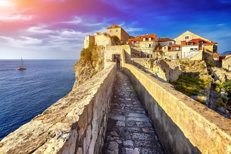 Panorama Dubrovnik Oude Stad daken bij zonsondergang. Europa, Kroatië