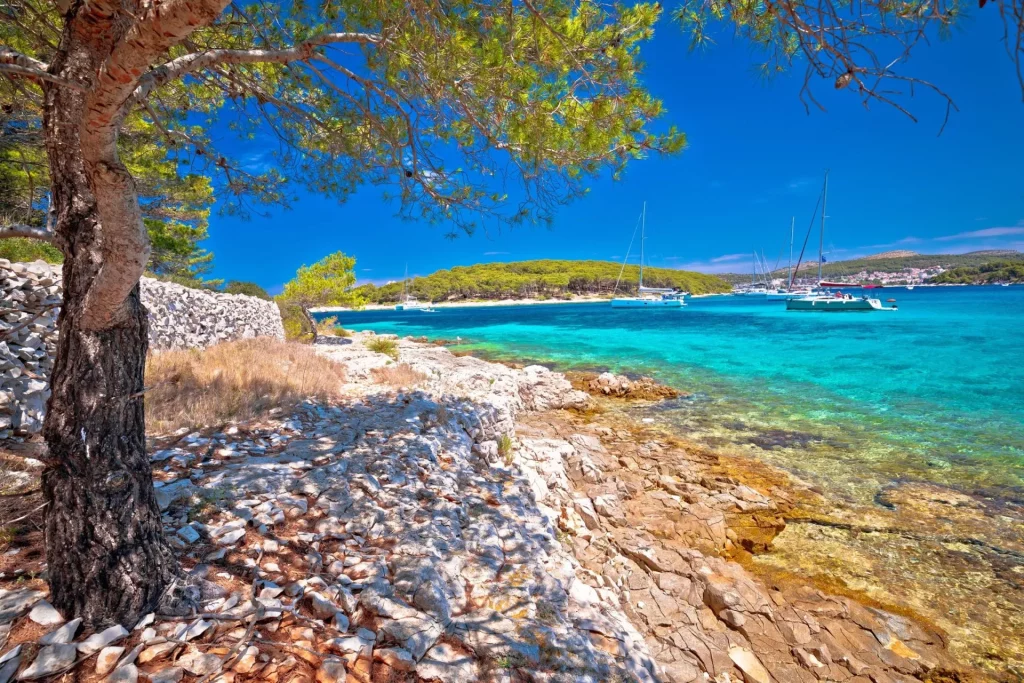 Felsenstrand kroatien skaliert