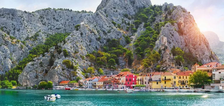 Ville d'Omis à l'échelle