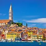 Città di Rovigno architettura antica e vista sul lungomare