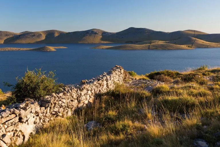 Uitzicht op kornati nationaal park op schaal