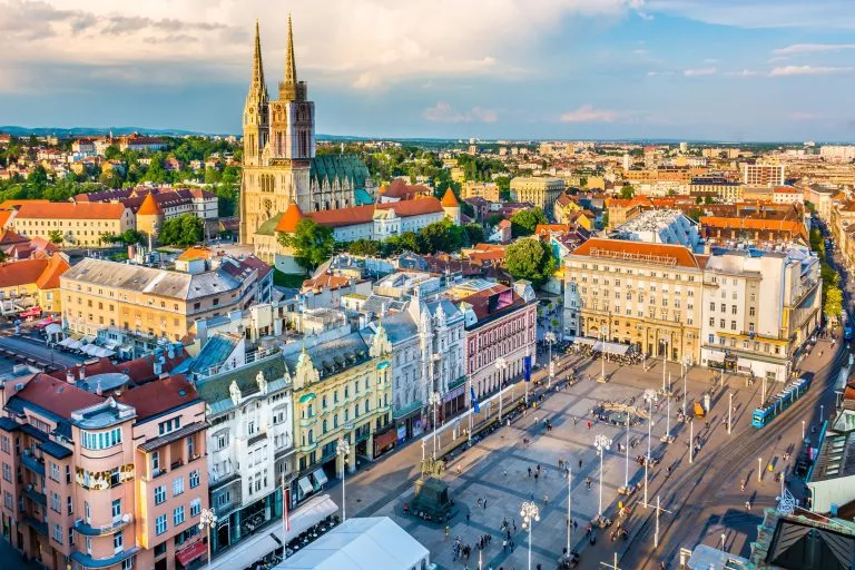 Zagabria vista aerea capitale della Croazia. / Aerial view at old city center of capital of Croatia, Zagreb, Europe.