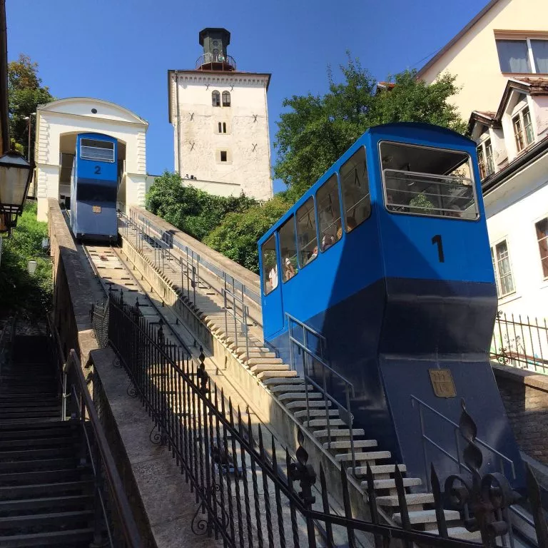Zagreb, le funiculaire qui mène de la ville basse à la ville haute